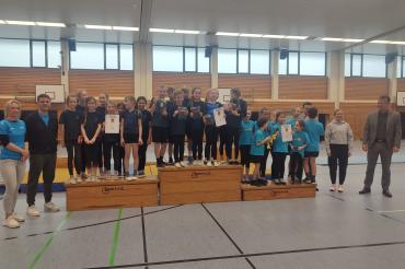 Grundschule Fremdingen (Platz 3, rechts), der Grundschule Harburg (Platz 2, links) und der Grundschule Deiningen (Platz 1, mittig).