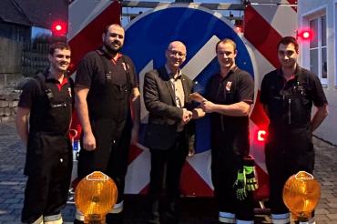 Hier sieht man die Spendenübergabe der Freiwilligen Feuerwehr Großsorheim.