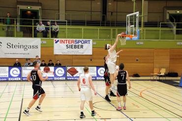 Hier sieht man den TSV Nördlingen im letzten Heimspiel der Saison gegen die Baskets Vilsbiburg.