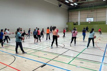 Hier sieht man THG-Schüler im Basketball-Camp der Eigner Angels.