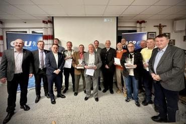 Das Bild zeigt einige der Ehrengäste und geehrten Mitglieder 