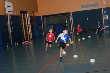 Das Bild zeigt den 1. Platzierten der M8 Elyas Beck, beim Rundenlauf.