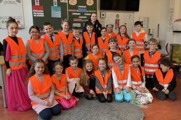 Das Bild zeigt die Warnwesten von RT1.