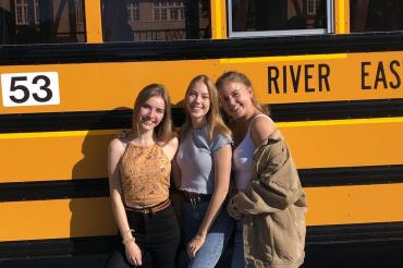 hier sieht man Schülerinnen beim Austausch in den USA.