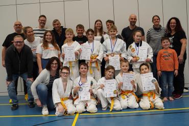 Wemdinger Judokas mit ihren Medaillen