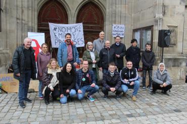 Hier sieht man die Organisatoren der Bürgerinitiativen und unterstützende Politiker.