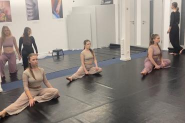 Dance-Company bereitet sich vor auf ihre Choreografie 