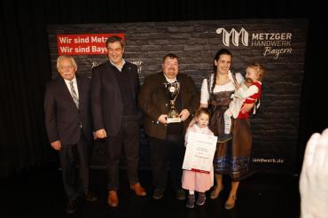 Landesinnungsmeister Konrad Ammon, Bayerischer Ministerpräsident Dr. Markus Söder, Obermeister Harald Münzinger, Katrin Münzinger mit Hanna und Lena