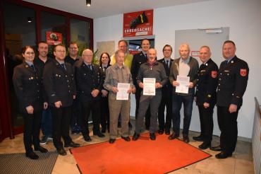 Lisa Zinsmeister, Heckel Tim, Vorsitzender Haschner Patrick, Thorsten Lach, Jürgen Stark, Julia Straßer, Fridolin Abel, Bürgermeister Alois Schiegg , 2. Kommandant Bernd Straßer, Ferdinand Hörmann, Stefan Hummel, Eduard Burkhard, Kreisbrandmeister Jürgen Haschner, 1. Kommandant Philipp Greipel .
