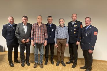Stellv. Kommandant und 2. Vorstand Martin Heckel, Bürgermeister Josef Reichensberger, Herbert Harsch, Hannes Leinfelder, Hans Reitschuster, Stadtbrandinspektor Alexander Zobel und Kommandant und Vorstand Ulrich Reitschuster.