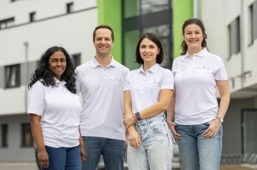 Hier sieht man das Praxisteam von Dr. Georg Frank.