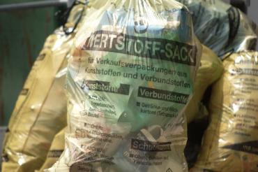 Das Bild zeigt den Gelben Sack.