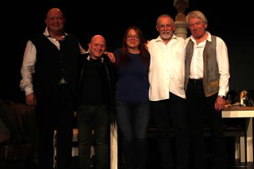 Bei ihrem letzten Auftritt im B+ Zentrum begeisterte das Ensemble Rampenfieber rund 200 Gäste. V.l.n.r. Georg Thaller, Sepp Egerer, Kerstin Egerer, Hans Hüttinger, Ludwig Krätzig.