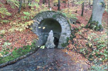 Quellgrotte Ursprung mit Quellnymphe bei Hohenaltheim 