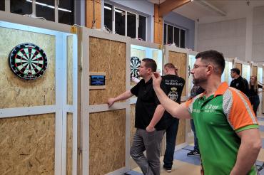 Menschen die Dart Spielen