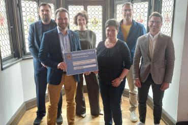 Spendenübergabe an Oberbürgermeister David Wittner und Birgit Kapeller