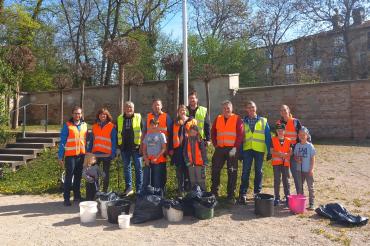 Mitglieder der CSU Rain beteiligten sich an der Flursäuberungsaktion des AWV Nordschwabens. 