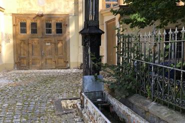 Hier sieht man den Orgelbrunnen auf dem Gelände der ehemaligen Oettinger Orgelbaufabrik Steinmeyer.