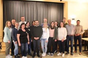 Die neue Vorstandschaft zusammen mit Bürgermeister Christoph Schmidt.