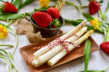 Spargel und Erdbeeren 