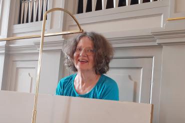 Carmen Schuster bei einem Orgelkonzert