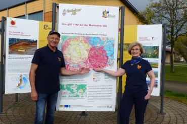 Die zertifizierten Geopark-Ries-Führer Ursula Kneißl-Eder und Andreas Seel bieten geführte Wanderungen in der Monheimer Alb an