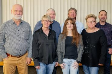 Das Bild zeigt (v.l.n.r.) 2. Vorsitzender Peter Lipinski, 1. Vorsitzende Christine Herz, Beisitzer Robert Bedranowsky und Achim Mayinger, Schatzmeisterin Roswitha Mayinger, Beisitzerin Andrea Gehrig und Schriftführer Gerhard Happacher.