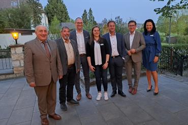 Gottfried Hänsel (Vorsitzender Ambulanter Krankenpflegeverein e.V.), Dr. Christian Alex (Vorsitzender des Gesundheits- und Pflegepolitischen Arbeitskreises der CSU), MdL Bernhard Seidenath (Vorsitzender des Landtagsausschusses für Gesundheit, Pflege und Prävention), Julia Lux (Gesundheitsregionplus Donau-Ries), MdL Wolfgang Fackler, Landrat Stefan Rößle und Heike Meyr (Landratsamt Donau-Ries)