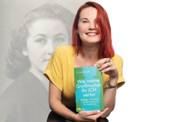 Sarah Straub mit ihrem Buch