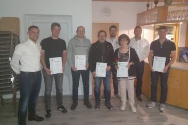 Das Bild zeigt Ehrenamtsbeauftragten Manuel Wunder, Daniel Schabert, Johannes Hagner, Peter Wurm, Verwaltungsvorstand Fabian Göttler, Waltraud Heinle, Sportvorstand Andre Kahler und Christian Heinle.