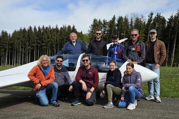 Die Teilnehmenden des VHS-Kurses „Segelfliegen“ absolvierten am vergangenen Wochenende am Stillberghof ihre ersten Segelflüge bei der SFG Donauwörth-Monheim. 