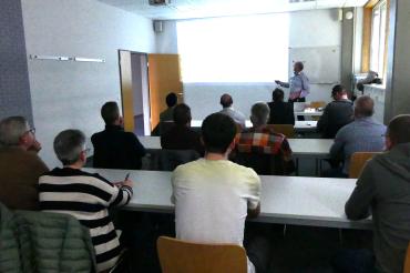 Manfred Seiler gab im Rahmen eines Vortrags am Technologie Centrum Westbayern Einblicke in seine Erfahrungen zur Implementierung von SMART HOME Lösungen 