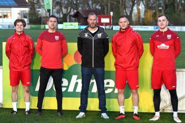 Auf dem Bild von links: Etienne Perfetto, Jannik Schuster, Sportlicher Leiter Jürgen Meissner, Eugen Belousow und Florian Rauh.
