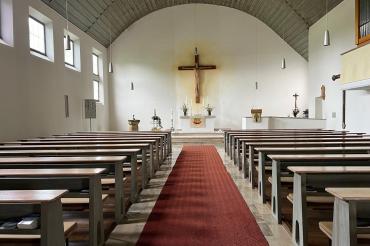 Blick in die Erlöserkirche Deiningen. 