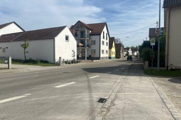 Das Bild zeigt die Stelle in Staudheim an der ein Lotsenübergang installiert werden soll. 