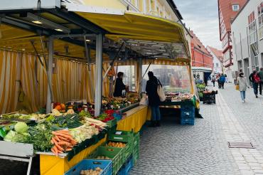 Der Nördlinger Wochenmarkt findet aufgrund des Feiertages am 1. Mai bereits am 30. April statt.