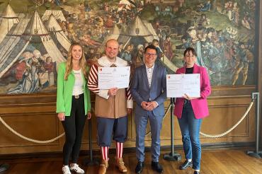 Helena Ott (Hauptverwaltungsleiterin Nördlingen), Stadtkapellmeister Oliver Körner, Oberbürgermeister David Wittner, Martina Bachmann (Kartei der Not).