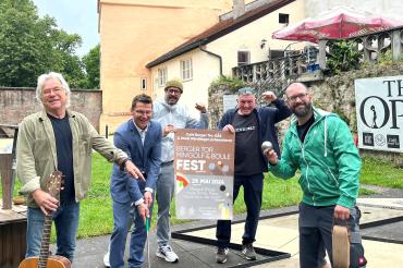 Bereit für die Lange Nacht des Minigolfs und Boule: Roland „Lande“ Hiller, Oberbürgermeister David Wittner, Martin Wagner (GAS Food & Beverage), Anlagenbetreiber Ralf „Ralla“ Kluge und Christian „Schnippi“ Friedrich (Boule-Spielergemeinschaft). 