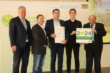 Hier sieht man die Preisübergabe an die Firma Bullinger für vorbildliche Ausbildung.