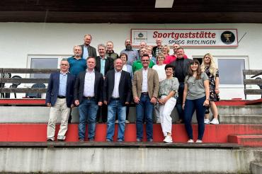Die Mitglieder des Sportbeirates mit dem Oberbürgermeister der Stadt Donauwörth, Jürgen Sorré.