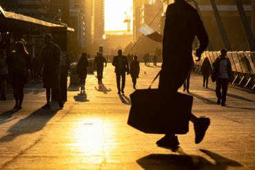 Das Bild zeigt Reisende.