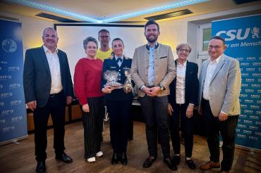 Auf dem Bild zu sehen (von links): Karl Scherlin, Anja Steinmüller, Steffen Höhn, Lara Weyland, Maximilian Müller, Barbara Kandler, Ulrich Lange MdB.