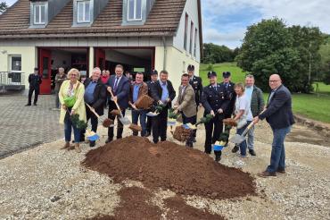 Am 27. Mai fand der Spatenstich für den Anbau am Feuerwehrhaus Berg statt.