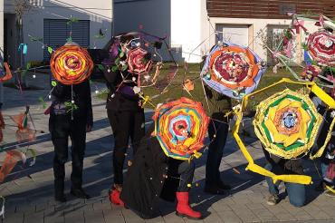 Die Feenschirme sollen schlechte Gedanken fernhalten und gute zulassen. Sie sind auf dem Stadtfest zu sehen.