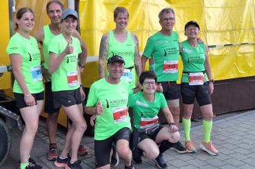 Kurz vor dem Start vorne von links Hans Niederhuber und Andrea Grimmeisen, dahinter von links Carola Schmidt, Georg Eberhardt, Rebecca Bosch, Sonja Wurm, Bernhard Satzenhofer und Anneliese Zinke. Auf dem Foto fehlen Simone und Henning Breuer, Anton Keplinger und Hans Sing 