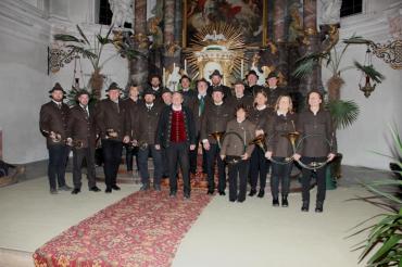 Das Bild zeigt die Jagdhornbläser bei der Hubertusmesse im Jahr 2023 in Mönchsdeggingen.