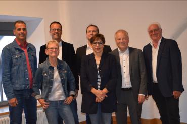 Das Bild zeigt (hintere Reihe) Andreas Schröter, Florian Engert, Andreas Frisch und in der vorderen Reihe: Anneliese Zinke, Annette Zittrell, Wolfgang Winter und Helmut Beyschlag.