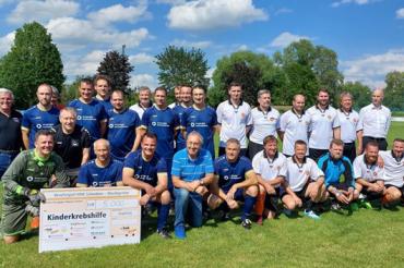 Donauwörther Mondspritzer in blau und das Team der Handwerkskammer in weiß