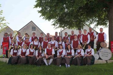 : Der Musikverein Usseltal Daiting spielt im Rahmen der Veranstaltungsreihe „Musik am Marktplatz“ in Nördlingen. 