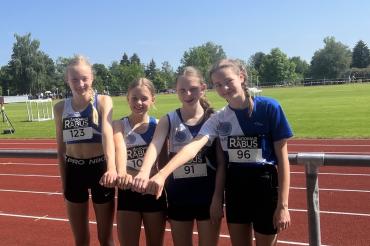 Das Bild zeigt die Titelgewinner über 4x75 m in der Altersklasse U14 mit  Marie Weinberger, Theresa Miehling, Johanna Brückner und Amelie Geib 